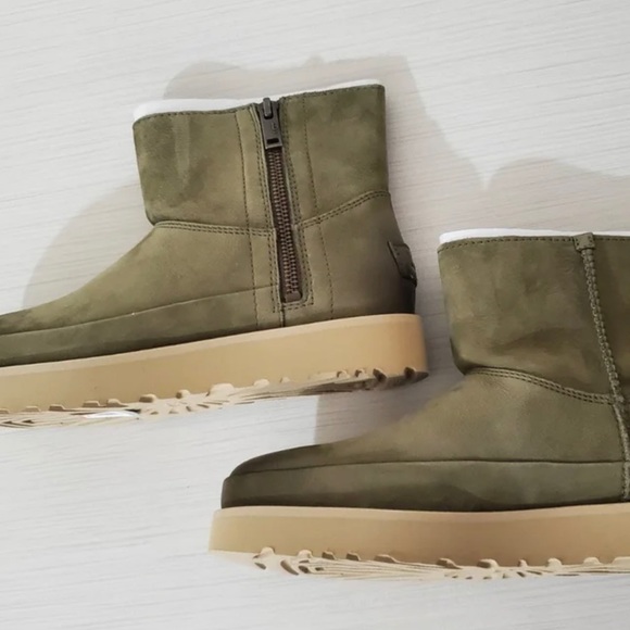UGG Deconstructed Mini Zip Women’s Leather  Boots
Size: 10 Burnt Olive - Picture 4 of 8